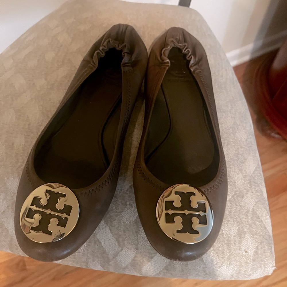 Tory Burch taupe ballarina flats.  Excellent used condition.